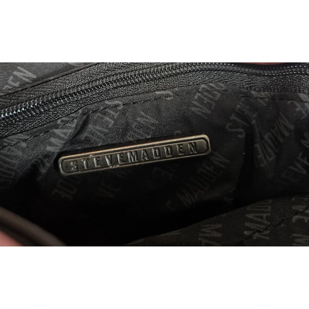 STEVE MADDEN‎ Black Quilted Crossbody Bag Silver SM Logo Flap Closure Messenger